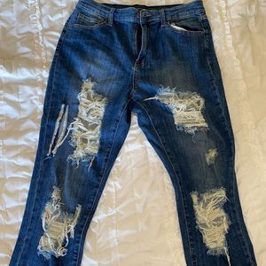 Distressed skinny jeans
